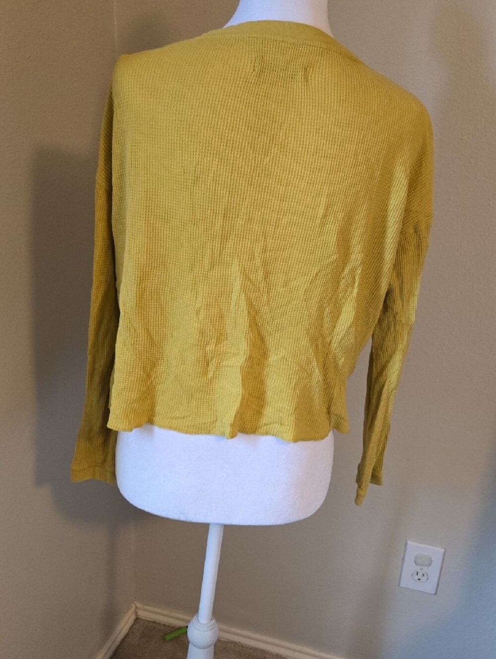 Everlane Mustard Waffle Henley Long Sleeve Top - Picture 5 of 7